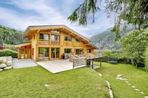 Picture of 5 bedroom chalet for sale.