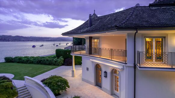 Picture of 6 bedroom villa for sale.
