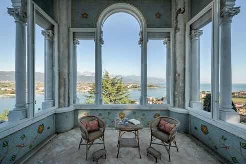 Picture of 8 bedroom villa for sale.