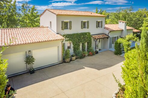 Picture of 3 bedroom villa for sale.