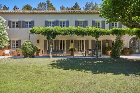 Picture of 7 bedroom farmhouse for sale.