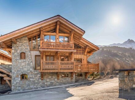 Picture of 6 bedroom chalet for sale.