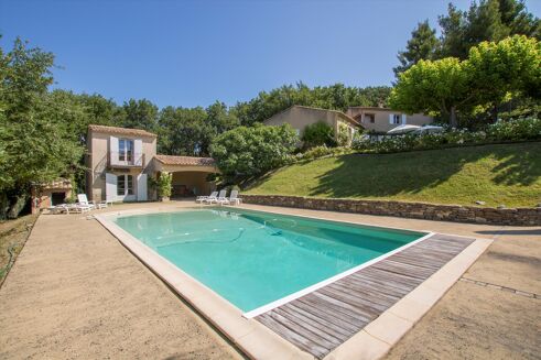 Picture of 6 bedroom house for sale.