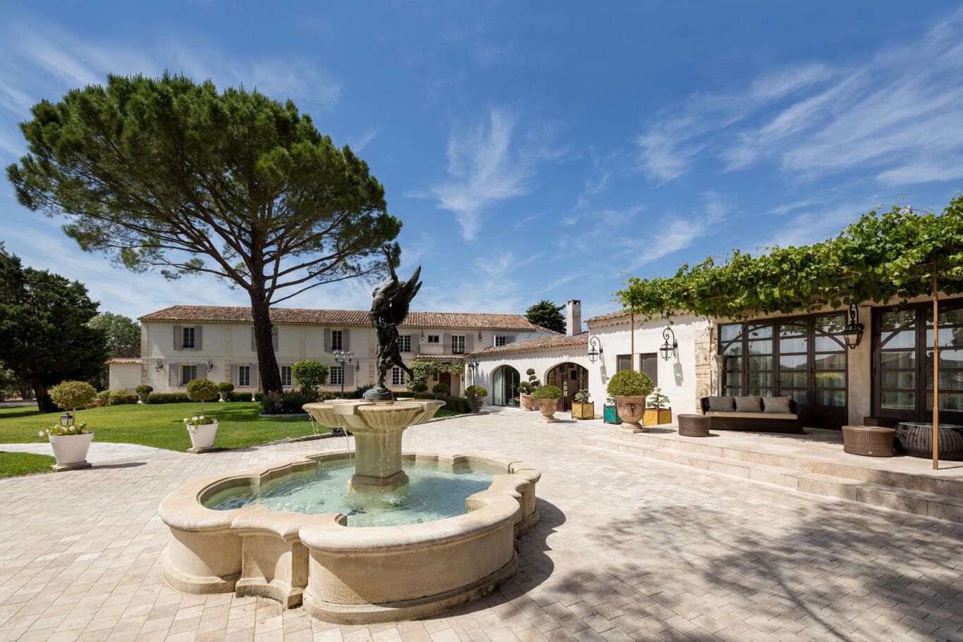 Image of Arles, Bouches-du-Rhône, Provence-Alpes-Côte d`Azur