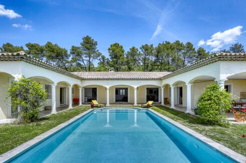 Picture of 3 bedroom villa for sale.