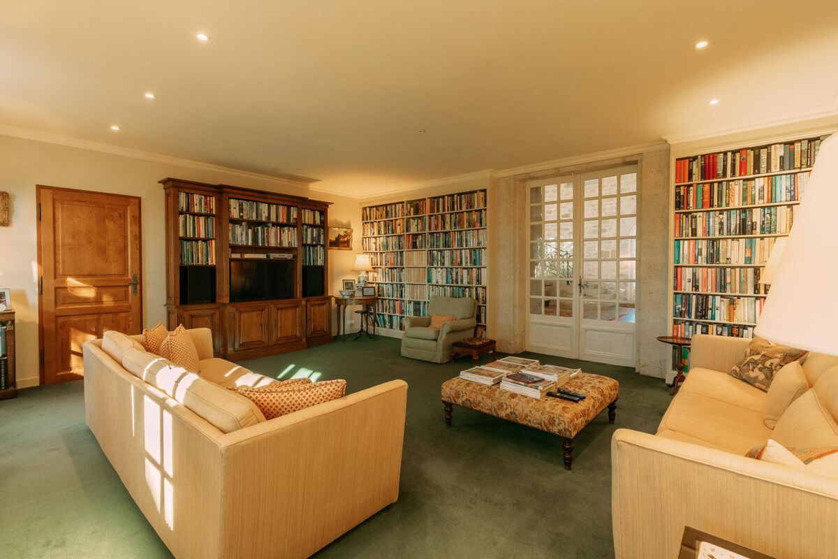 chateau for sale in MiramontdeGuyenne, LotetGaronne, Aquitaine