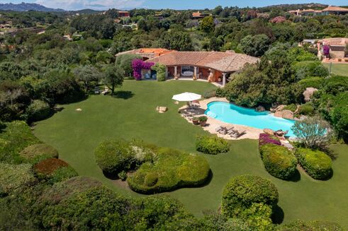 Picture of 4 bedroom villa for sale.