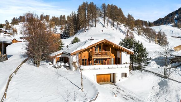 Picture of 7 bedroom chalet for sale.