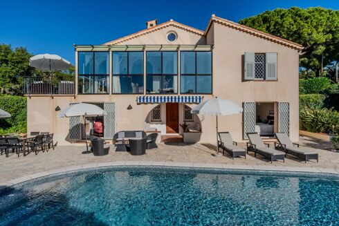 Picture of 5 bedroom villa for sale.