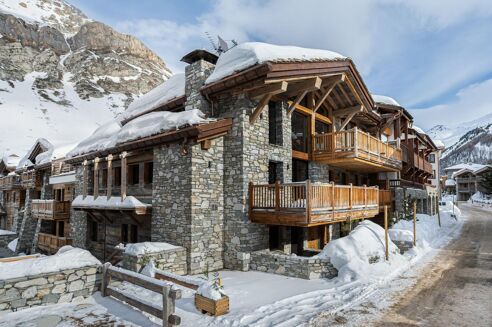 Picture of 5 bedroom chalet for sale.