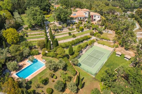 Picture of 11 bedroom villa for sale.