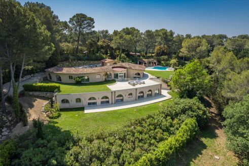 Picture of 8 bedroom villa for sale.