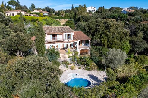 Picture of 6 bedroom villa for sale.
