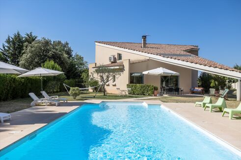 Picture of 4 bedroom house for sale.