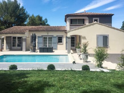 Picture of 4 bedroom house for sale.