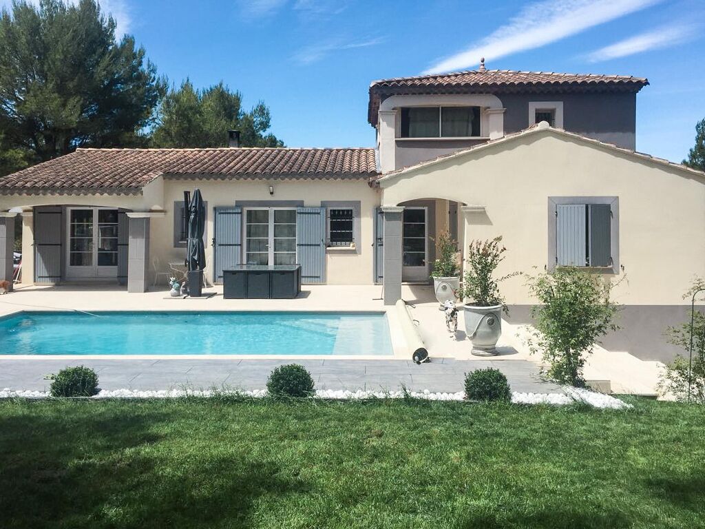 Image of Pernes-les-Fontaines, Vaucluse, Provence-Alpes-Côte d’Azur