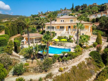 Picture of 4 bedroom villa for sale.