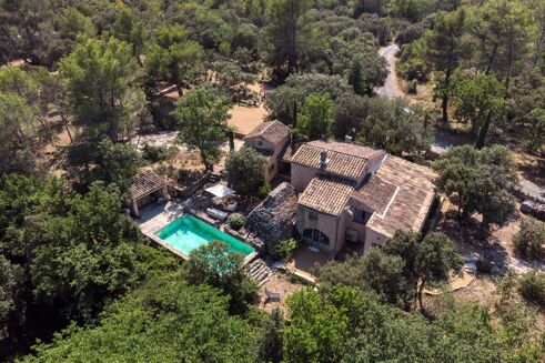 Picture of 4 bedroom house for sale.