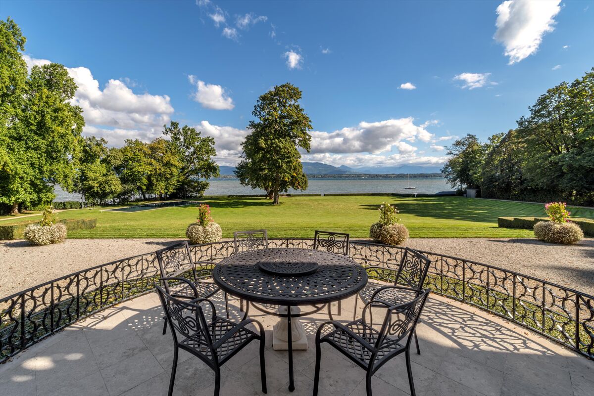 Chateau for sale in Mies, Vaud RSI012330440 Knight Frank