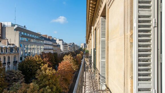 Picture of 5 bedroom apartment for sale.
