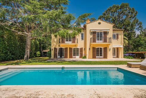 Picture of 4 bedroom villa for sale.