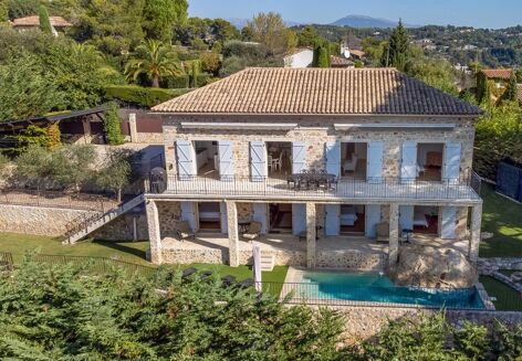 Picture of 5 bedroom house for sale.