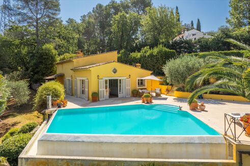 Picture of 5 bedroom house for sale.