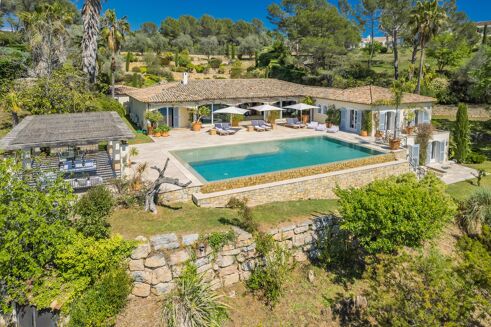 Picture of 6 bedroom villa for sale.