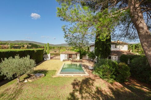 Picture of 5 bedroom house for sale.