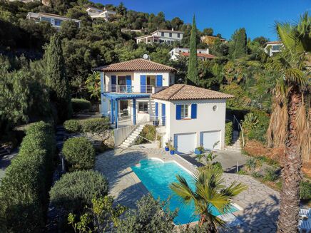 Picture of 5 bedroom house for sale.