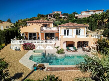 Picture of 4 bedroom villa for sale.