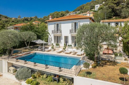 Picture of 6 bedroom house for sale.