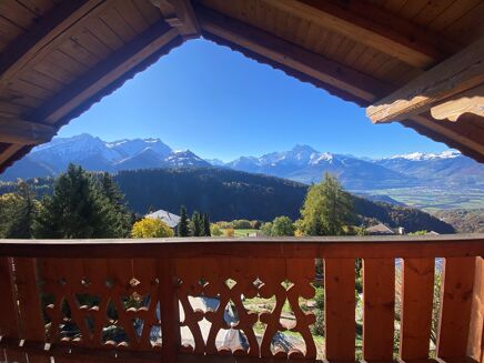 Picture of 6 bedroom chalet for sale.