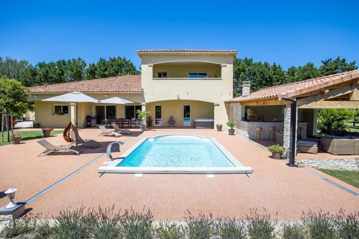 Picture of Pernes Les Fontaines, Vaucluse, Provence-Alpes-Côte d'Azur