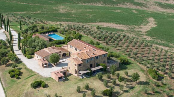 Picture of 12 bedroom farmhouse for sale.