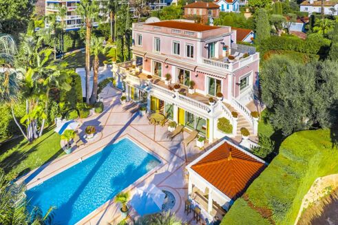Picture of 5 bedroom villa for sale.