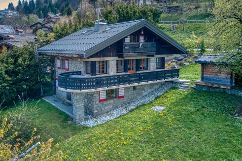 Picture of 4 bedroom chalet for sale.