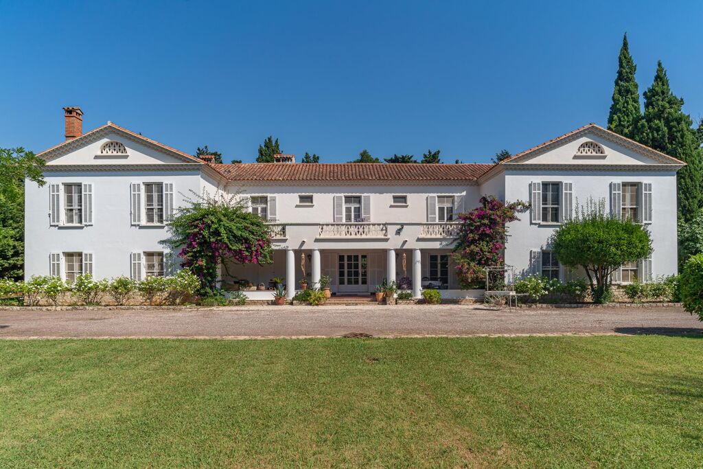 Image of Arles, Bouches-du-Rhône, Provence-Alpes-Côte d’Azur