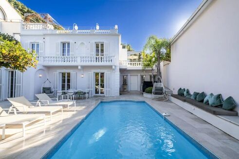 Picture of 4 bedroom villa for sale.