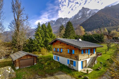 Picture of 7 bedroom chalet for sale.