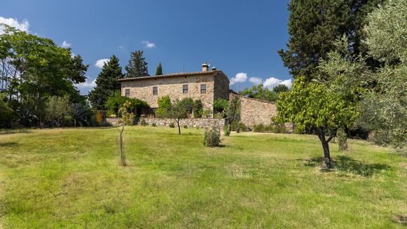 Picture of 7 bedroom farmhouse for sale.