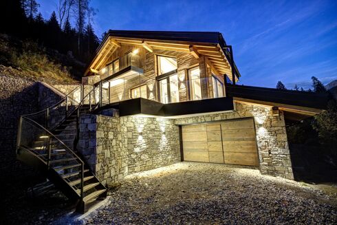 Picture of 5 bedroom chalet for sale.