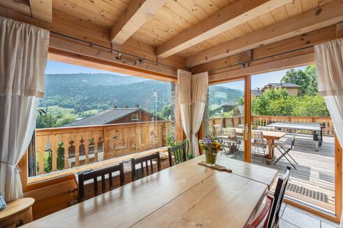 Picture of 4 bedroom chalet for sale.