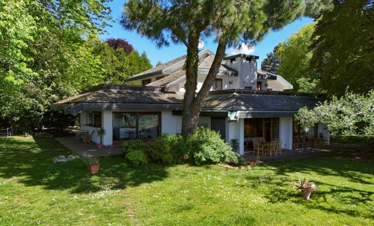 Picture of 7 bedroom villa for sale.