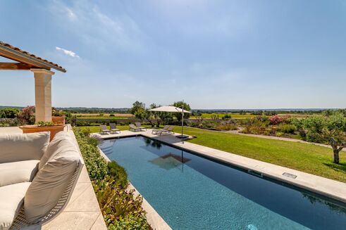 Picture of 4 bedroom house for sale.