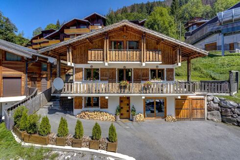 Picture of 5 bedroom chalet for sale.