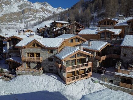 Picture of 5 bedroom chalet for sale.