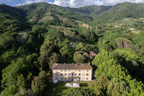 Picture of 35 bedroom estate for sale.