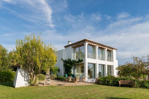 Picture of 5 bedroom farmhouse for sale.