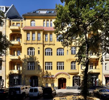 Picture of 4 bedroom apartment for sale.